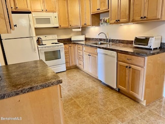 260 Pittsfield Rd Unit B-12, Lenox, MA 01240