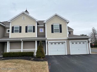 13 Governor Cir, Albany, NY 12208