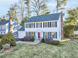 92 Stonegate Rd, Chelmsford, MA 01824