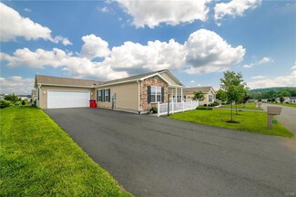 43 Cormorant Dr, Bechtelsville, PA 19505