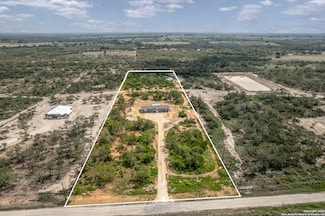 2469 County Road 124, Floresville, TX 78114