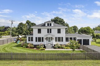 2 Phillips Rd, Falmouth, ME 04105