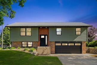 504 W Bradford St, West Union, IA 52175