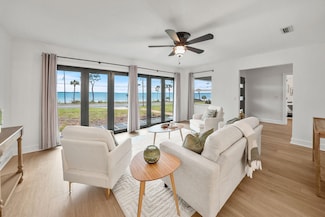 920 W Beach Dr, Panama City, FL 32401