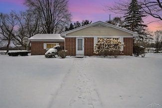 2118 Finch Dr, Saginaw, MI 48601