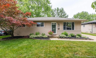 2898 Borden Dr, Troy, MI 48083