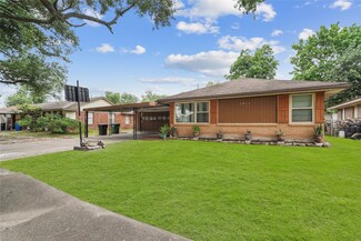 8611 Bronson St, Houston, TX 77034