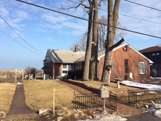 8417 Lake Shore Dr, Gary, IN 46403