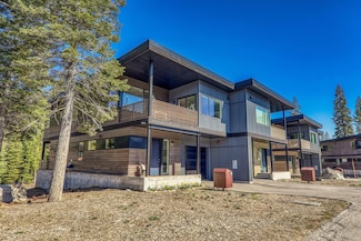 260 Palisades Cir, Olympic Valley, CA 96146