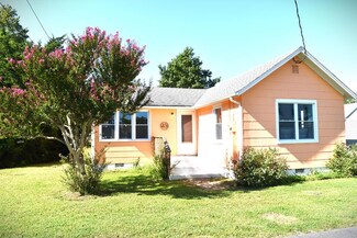 6349 Circle Dr, Chincoteague Island, VA 23336
