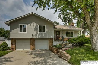 9812 O Cir, Omaha, NE 68127