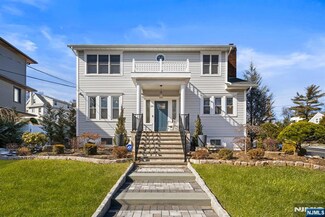29 Edgewater Rd, Cliffside Park, NJ 07010