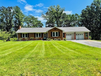 58 Old Hermitage Rd, Waynesboro, VA 22980