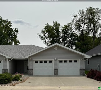 421 Maupin Ln, Sergeant Bluff, IA 51054
