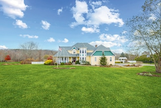 16 Marie Ln, Wallingford, CT 06492