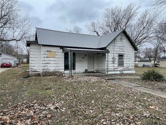 404 Ridge St, Shelbina, MO 63468