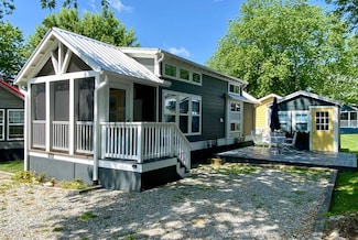 50 Daydreamers Ln, Flat Rock, NC 28731