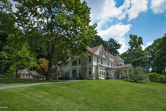 106 Cliffwood St, Lenox, MA 01240