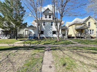 2036 W 2nd St, Davenport, IA 52802