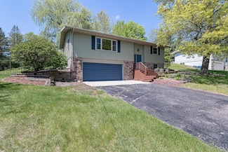 900 Hollywood Dr, Merrill, WI 54452