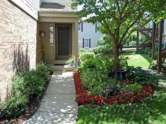 995 Landing Rd, Naperville, IL 60540