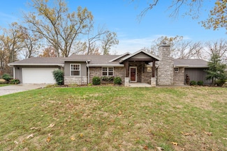 6404 E Skyline Dr, Springfield, MO 65809