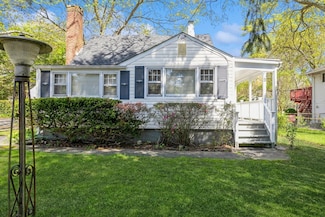 19 Lowell Ave, Holtsville, NY 11742