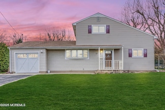 27 Koenig Ln, Freehold, NJ 07728