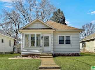 1215 S Cecelia St, Sioux City, IA 51106