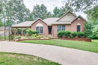 4306 Memory Ln, Adams, TN 37010