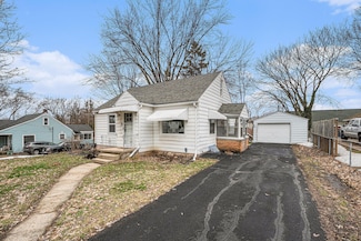 1526 Hillcrest Ave NW, Grand Rapids, MI 49504