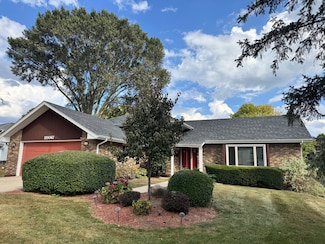 11S067 West St, Naperville, IL 60565