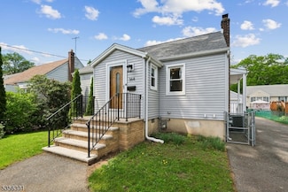 364 Coolidge Dr, Kenilworth, NJ 07033