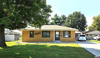 1956 Newcomer Dr, Galesburg, IL 61401