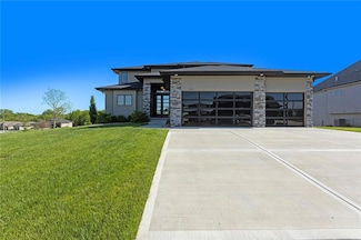 1113 Hummingbird Ct, Greenwood, MO 64034