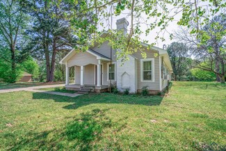 504 Wayne St, Omaha, TX 75571