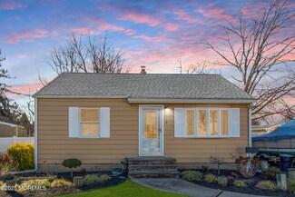 5 W Zoller Rd, East Brunswick, NJ 08816