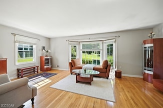 32 Lynn Ct, Florham Park, NJ 07932