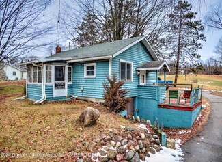 8251 Water St, Grass Lake, MI 49240