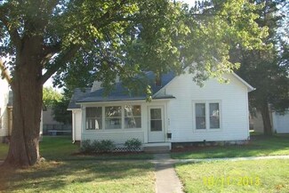 433 E Oak St, Watseka, IL 60970