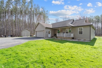 46 Otis Acres Dr, Pulaski, NY 13142