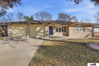 5520 Coyote Cir, Lincoln, NE 68516