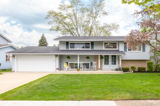 344 Dorchester Ln, Elk Grove Village, IL 60007