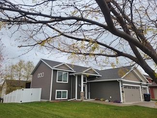 128 Timberwolf Ct, Mankato, MN 56001