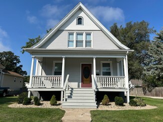 1005 S Center St, Bloomington, IL 61701