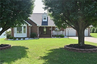 109 Barlow Ct, King, NC 27021