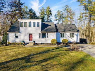 41 White Oaks Rd, Hyde Park, NY 12538