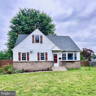 16 Lois Ln, Mount Holly, NJ 08060