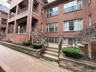 158 Tiffany Ln, Royal Oak, MI 48067