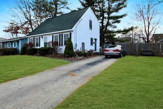 62 1/2 Nagle St, Nashua, NH 03060